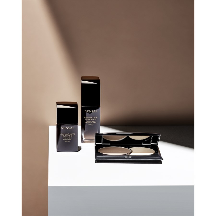 Foundations Luminous Sheer Foundation SPF 15 von SENSAI im Angebot
