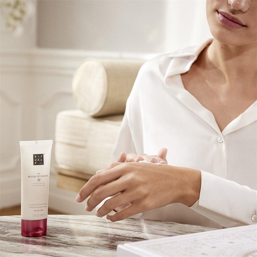 The Ritual Of Sakura Hand Balm von RITUALS Im Verkauf