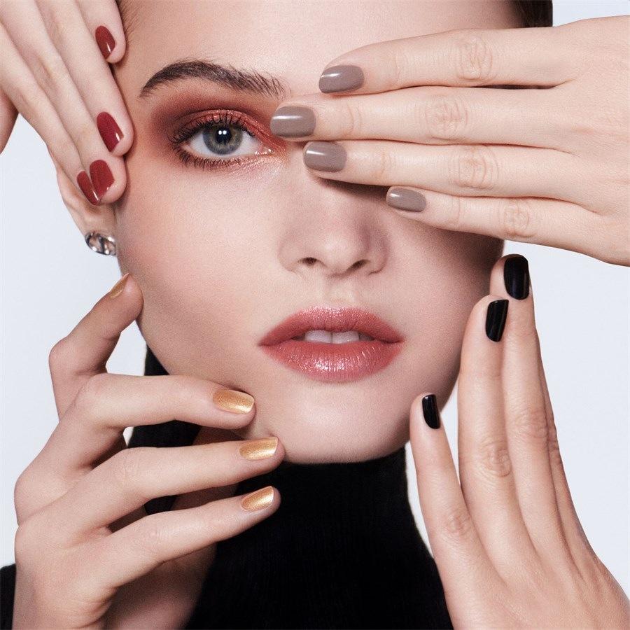 Manicure Dior Nail Glow Verschönernde Nagelpflege – Sofortiger French Manicure-Effekt von DIOR JETZT KAUFEN