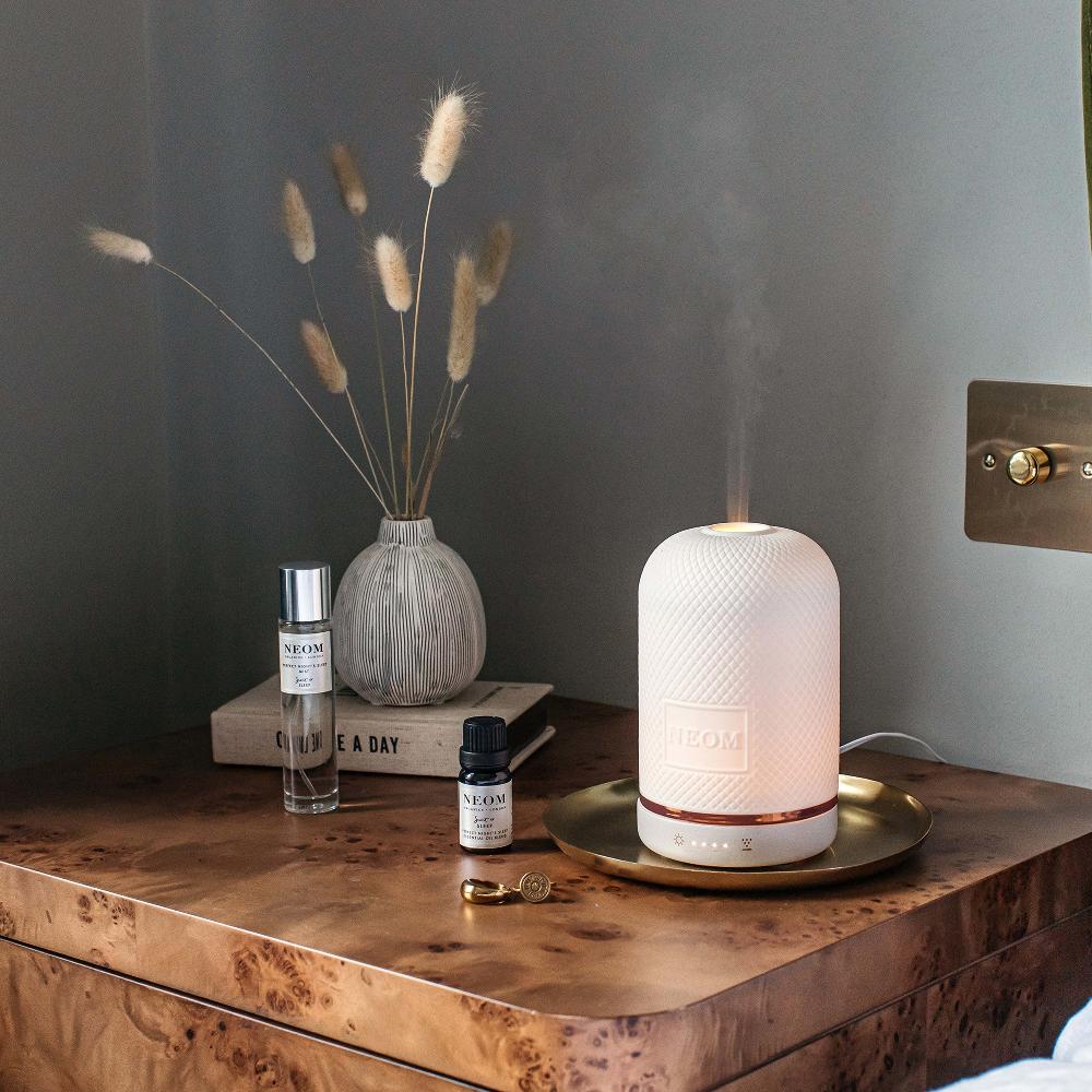 lookfantastic NEOM Bedtime Hero Ätherische Ölmischung Neueste Mode