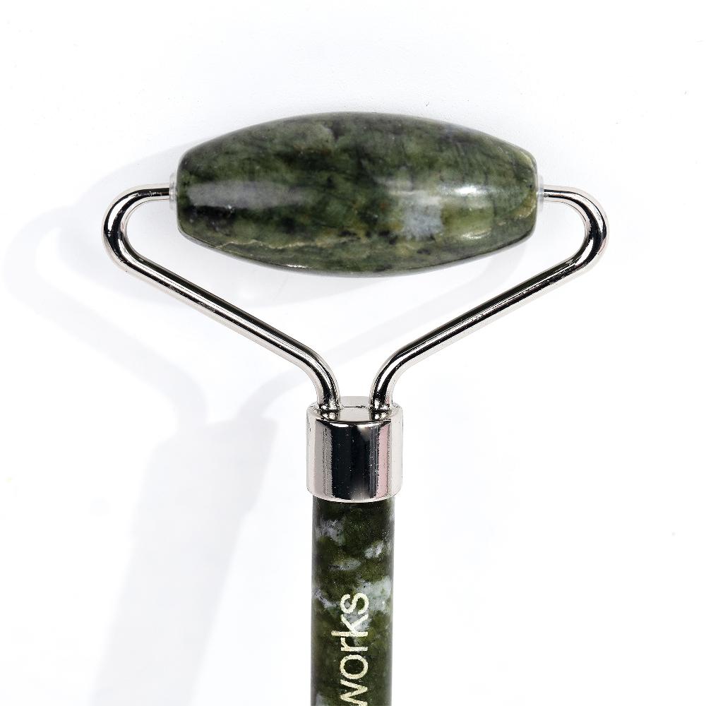 lookfantastic brushworks HD Jade Roller 2025