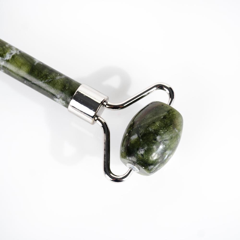 lookfantastic brushworks HD Jade Roller 2025
