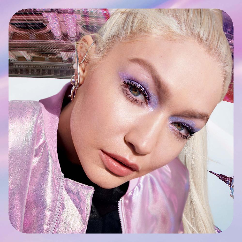 lookfantastic Maybelline The Falsies Surreal Extension Längen- und Volumenmascara mit langer Haltbarkeit 24 Stunden - Schwarz 10 ml Begrenzt auf 3 Tage