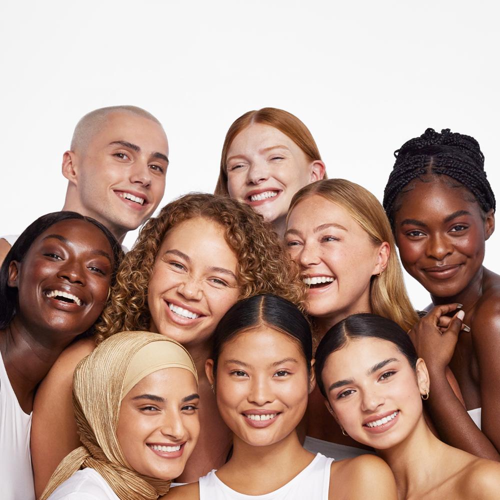 lookfantastic Makeup Revolution Silk Serum-Foundation 23 ml (Verschiedene Farbtöne) Exklusive Angebote